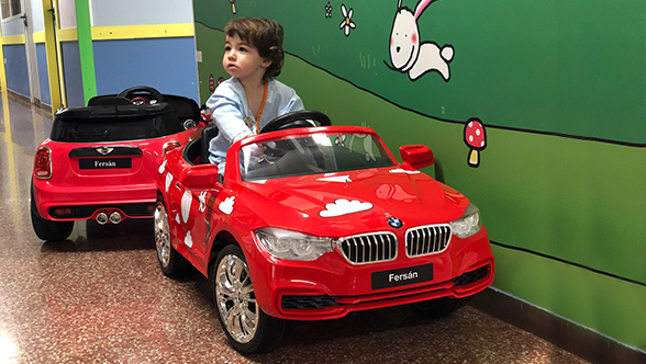 Fersán dona dos vehículos eléctricos de juguete al hospital del Sant Joan // Abril de 2019